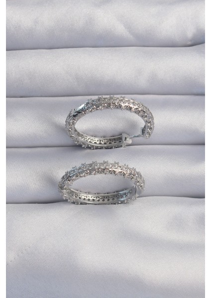 Pirinç Gümüş Renk Zirkon Taşlı Motifli Halka Küpe - Lisinya