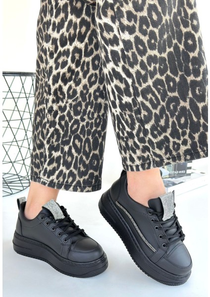 Leope Siyah Cilt Bağcıklı Spor Ayakkabı - Lisinya