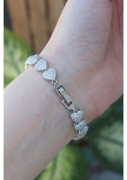 Vip Seri Pirinç Zirkon Taşlı Gümüş Renk Kalp Model Bileklik - Lisinya