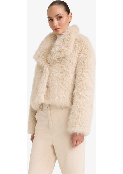 Regular Fit Kısa Suni Kürk F2606AX25WN modelleri