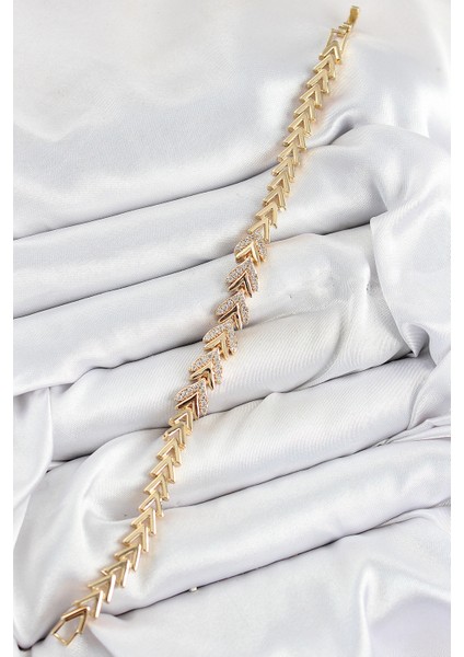 Pirinç Zirkon Taşlı Sıralı Ok Model Gold Renk Kadın Bileklik - Lisinya