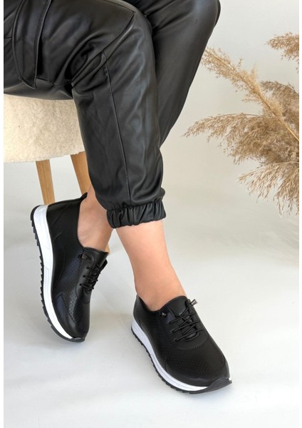 Tone Siyah Cilt Bağcıklı Spor Ayakkabı - Lisinya