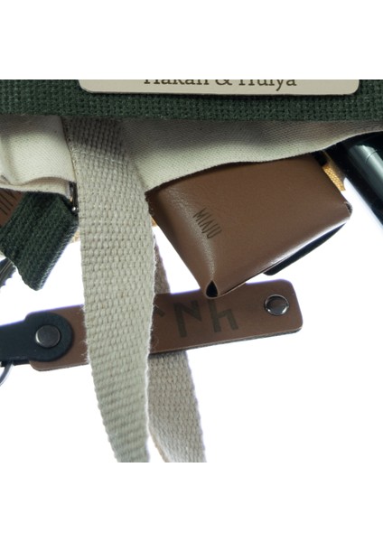 Kedili Tarzı Yansıtan Hediye, Kişisel Isimli 2’li Deri Anahtarlık, Tatlı Pati Temalı, A Kahve-G Mavi modelleri