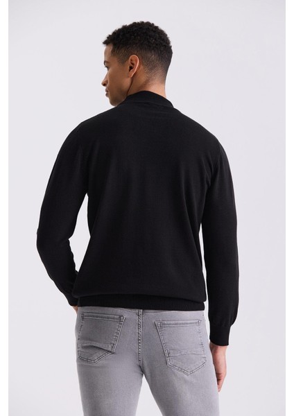 Sıyah Slim Fit Yarım Balıkçı Yaka Erkek Triko