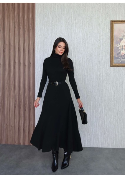 Dik Yaka Uzun Triko Elbise