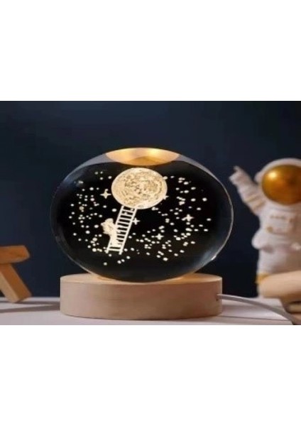 Dekoratif Merdivenli Astronot ve Ay Tasarımlı Ahşap Altlıklı Işıklı Cam Küre Cam:6cm Ahşap:2cm