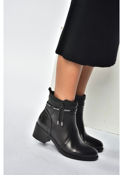 T555703303 Siyah Hakiki Deri Kalın Topuklu Kadın Bot