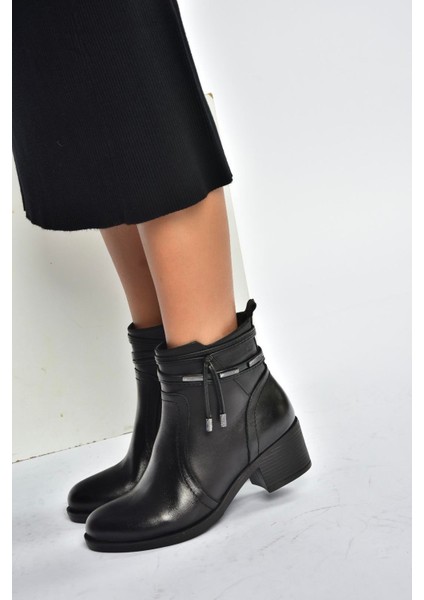 T555703303 Siyah Hakiki Deri Kalın Topuklu Kadın Bot fiyatları