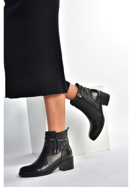 T555703303 Siyah Hakiki Deri Kalın Topuklu Kadın Bot fırsatları