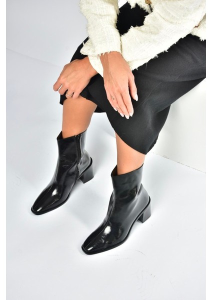 V250330309 Siyah Kalın Topuklu Kadın Bot