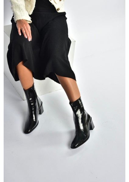V250330309 Siyah Kalın Topuklu Kadın Bot fiyatları