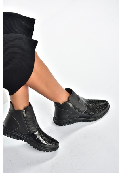 V555709303 Siyah Hakiki Deri Kroko Baskılı Kadın Bot fiyatları