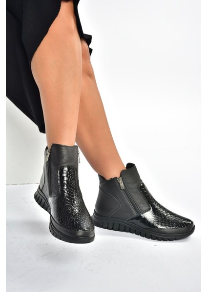 V555709303 Siyah Hakiki Deri Kroko Baskılı Kadın Bot fırsatları