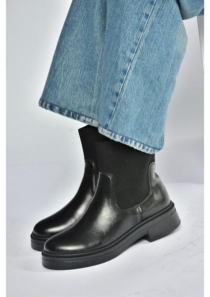 V676556909 Siyah Lastik Detaylı Kadın Bot fırsatları