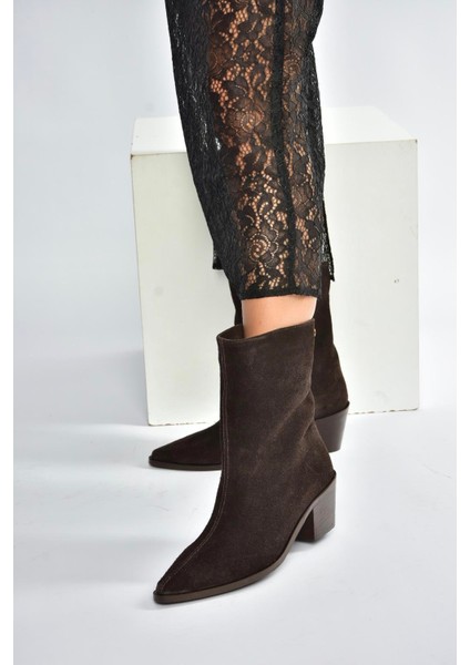 V654082002 Kahverengi Hakiki Deri Süet Alçak Topuklu Kadın Bot fiyatları