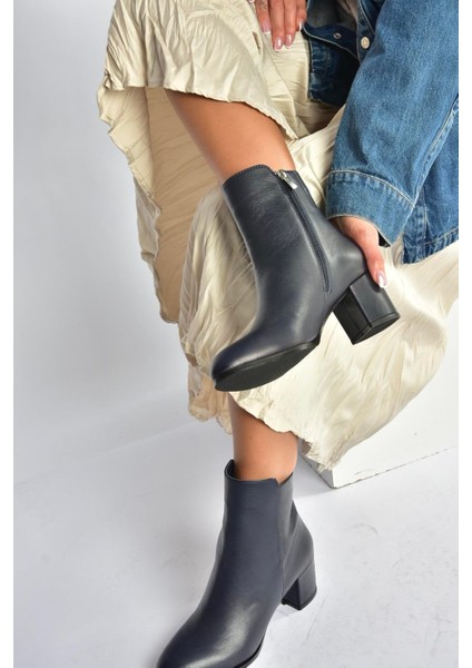 V468581003 Lacivert Hakiki Deri Kalın Topuklu Kadın Bot modelleri