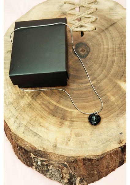 Lav Taşı Doğal Taşı Zincirli El Yapımı Kolye Uç: 1,5 cm Zincir: 20 cm Kutulu