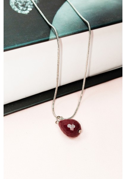 Yakut Doğal Taşı Zincirli El Yapımı Kolye Uç: 1,5 cm Zincir: 20 cm Kutulu