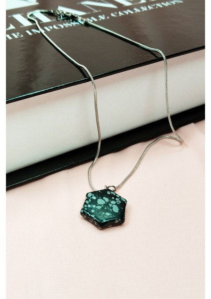 Obsidyen Doğal Taşı Zincirli El Yapımı Kolye Uç: 2 cm Zincir: 20 cm Kutulu fiyatları