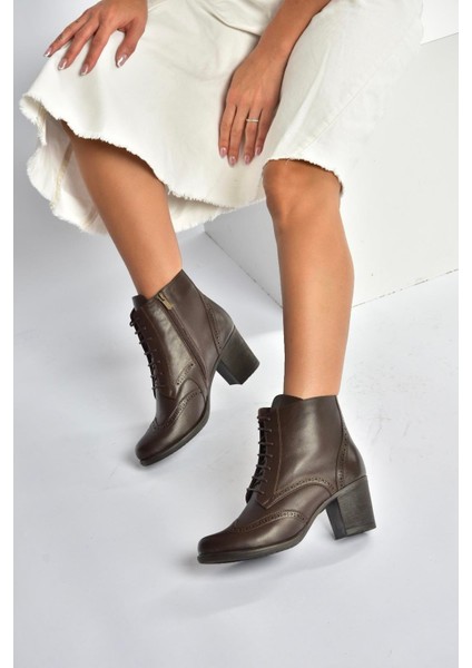 V468300903 Kahverengi Hakiki Deri Kalın Topuklu Kadın Bot fiyatları