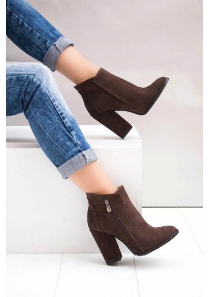 A922640802 Kahverengi Süet Kalın Topuklu Kadın Bot
