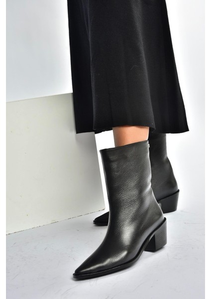 V654082003 Siyah Hakiki Deri Alçak Topuklu Kadın Bot fiyatları