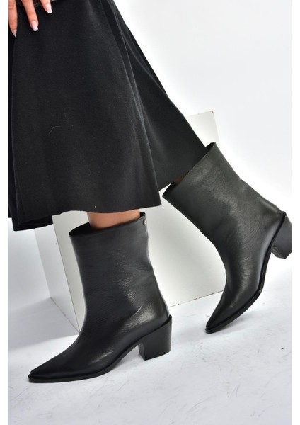 V654082003 Siyah Hakiki Deri Alçak Topuklu Kadın Bot modelleri