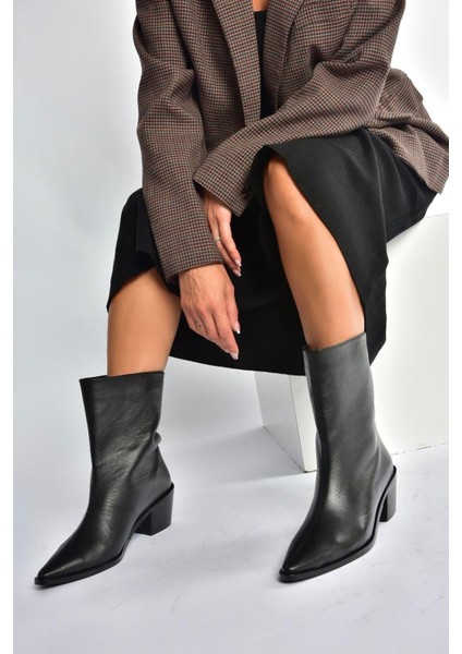 V654082003 Siyah Hakiki Deri Alçak Topuklu Kadın Bot indirimleri