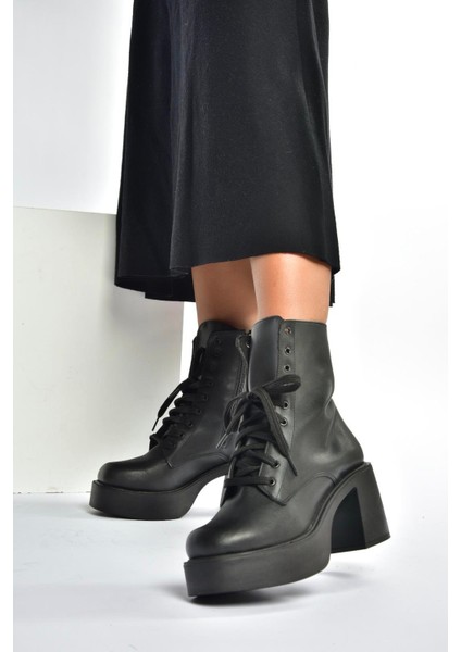 V726681509 Siyah Kalın Topuklu Bağcıklı Kadın Bot fiyatları