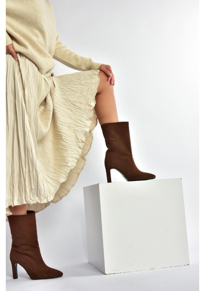 L404891302 Kahverengi Süet Ince Topuklu Kadın Bot fırsatları