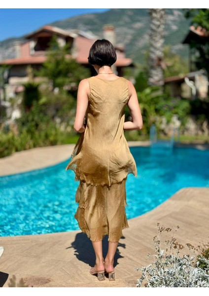 NC61460 Italyan Askılı Yaka Pullu Fırfırlı Ipek Elbise Camel