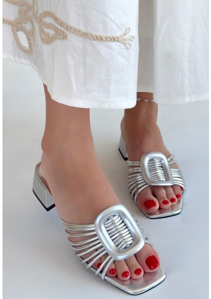 Gümüş Rugan Topuklu Terlik modelleri