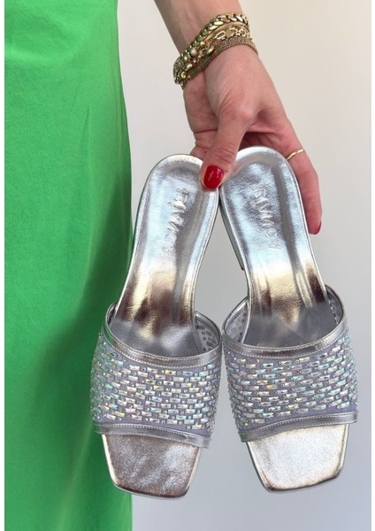 Gümüş Cilt Işlemeli Terlik modelleri