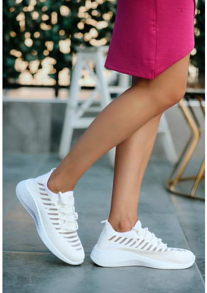 Beyaz Triko Spor Ayakkabı fırsatları