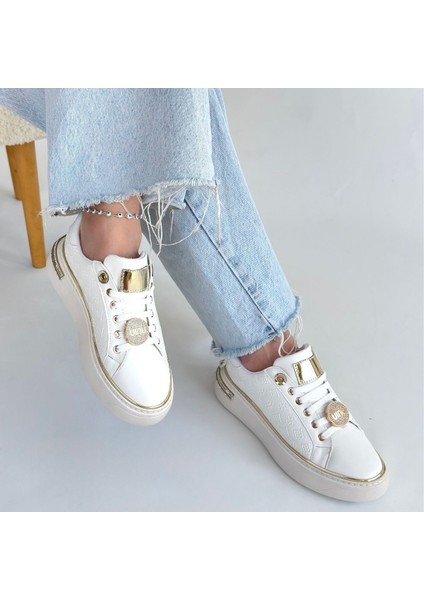 Beyaz Cilt Bağcıklı Spor Ayakkabı fırsatları