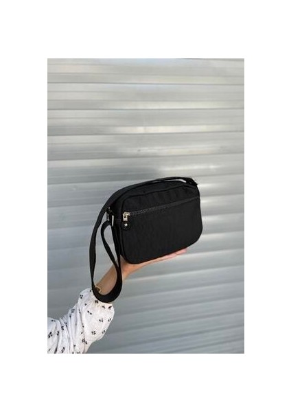 Kadın Siyah Krinkıl Çapraz Askılı Omuz Çantası Ergonomik Tasarımlı Basic Koleksiyon fırsatları