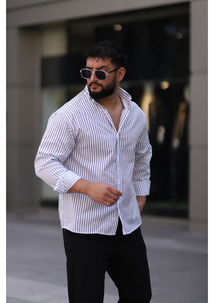 Uzun Kollu Beyaz Renk Siyah Çizgili Yarım Oversize Erkek Gömlek indirimleri