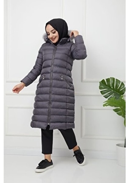 Kadın Uzun Dolgulu Siyah Şişme Mont Günlük Kullanım İçin Kapüşonlu Yaka Tasarımı fiyatları