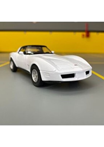 Chevrolet Corvette 1982 1/36 Ölçek Koleksiyonluk Metal Model Araba Beyaz Renk