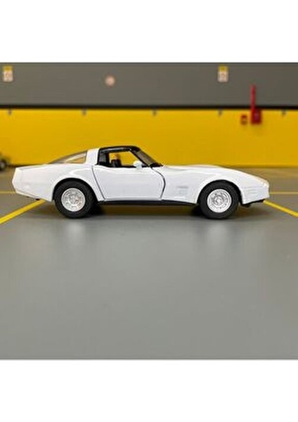 Chevrolet Corvette 1982 1/36 Ölçek Koleksiyonluk Metal Model Araba Beyaz Renk modelleri