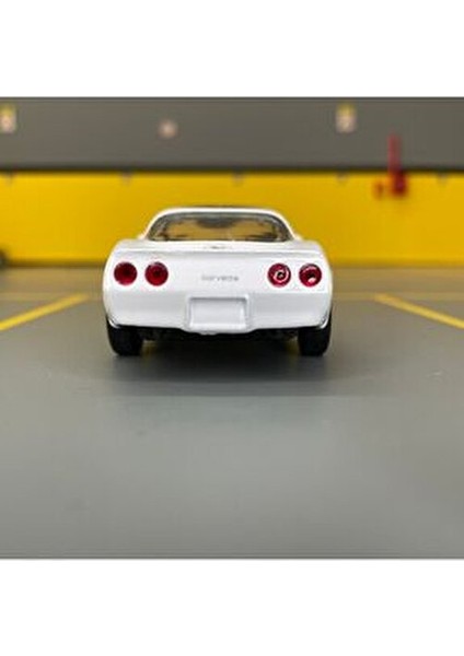 Chevrolet Corvette 1982 1/36 Ölçek Koleksiyonluk Metal Model Araba Beyaz Renk fırsatları