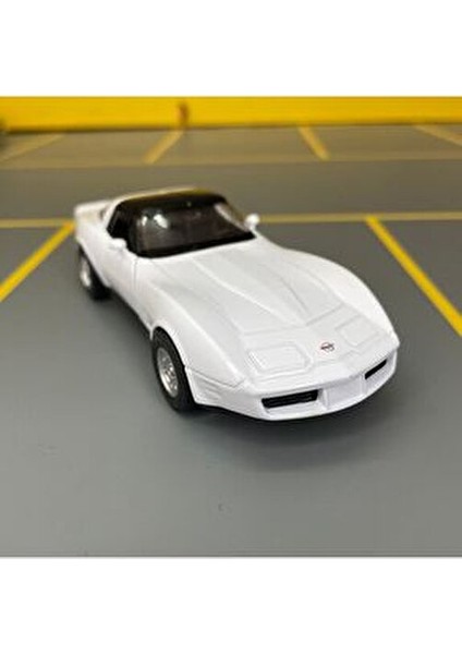 Chevrolet Corvette 1982 1/36 Ölçek Koleksiyonluk Metal Model Araba Beyaz Renk