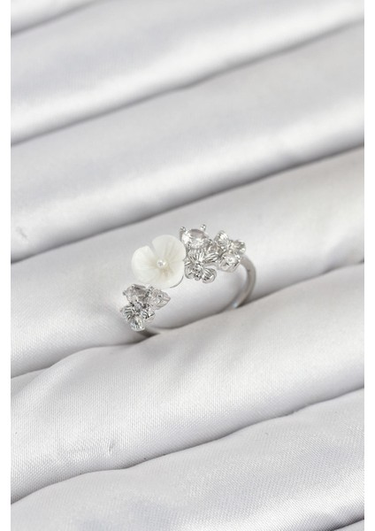 Pirinç Gümüş Renk Çiçek Model Zirkon Taşlı Kadın Yüzük - PRT3500EB09051