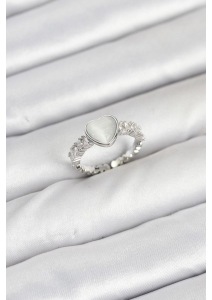 Pirinç Gümüş Renk Zirkon Taşlı Kalpli Kadın Yüzük - PRT3500EB09029