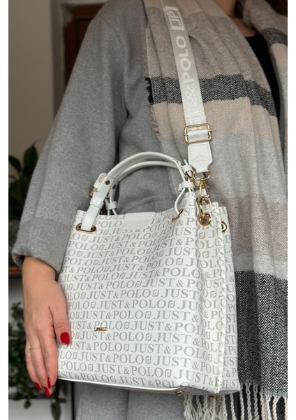 Kadın Just Polo Kabartma Desenli Mıknatıslı Çıtçıt Kapama El Çantası Omuz Askısıyla