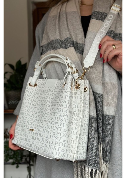 Kadın Just Polo Kabartma Desenli Mıknatıslı Çıtçıt Kapama El Çantası Omuz Askısıyla fırsatları