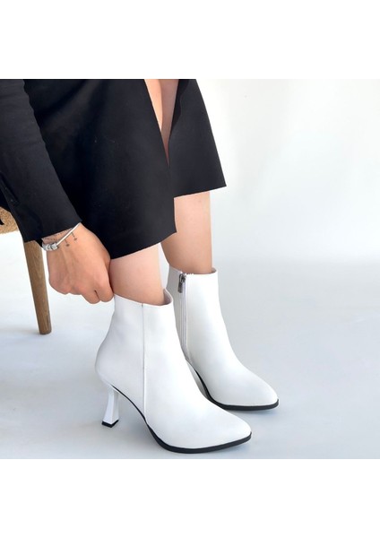 Beyaz Cilt Topuklu Bot fırsatları