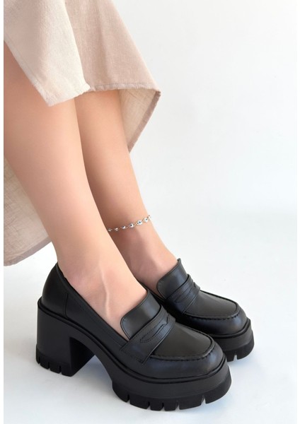 Siyah Cilt Dolgu Topuk Ayakkabı