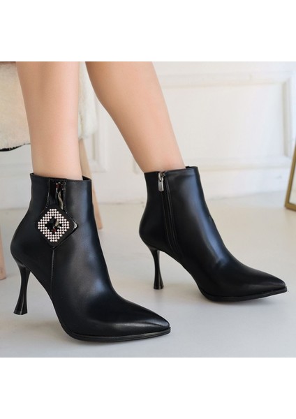 Siyah Cilt Topuklu Bot fırsatları