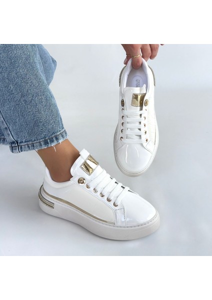 Beyaz Rugan Paraşüt Detaylı Bağcıklı Spor Ayakkabı fırsatları
